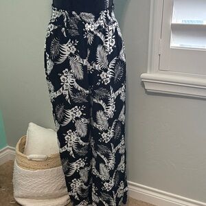 Francesca's Collections Black and White Tropical Wide Leg Pants